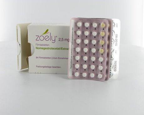 rsz_zoely_box_vertical_with_3_packs_of_pills