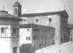 Chiesa S.Antonio - Ieri - Aperta al culto il 26 dicembre 1638 e distrutta nel 1944 dai bombardamenti (Foto tratta da Nuova Viareggio ieri N.16 – gennaio 1996 )