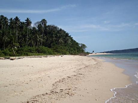 Viaggi in Indonesia: Nanas la spiaggia dell'isola