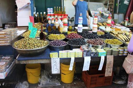 Tel Aviv. Il vino kosher, i mercati e l'arrivo a Gerusalemme.