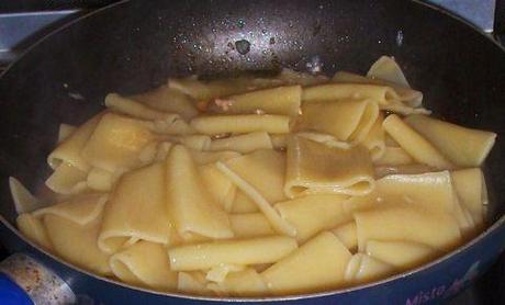 Paccheri al salmone con formaggio Squacquerone