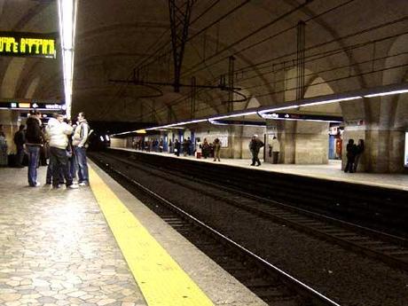 Le bambine borseggiatrici sulle banchine di Termini tre giorni su cinque: ecco le loro tattiche. Cronache di esperienze quasi quotidiane di un cittadino che si è sostituito alla vigilanza Atac