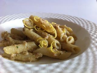 PENNE CON PESTO AL TONNO E PROFUMO DI LIMONE