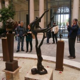 Roma, il successo delle sculture bronzee di Fanor Hernández