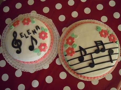 Ecco insieme le due torte per la Prima Comunione di Elena :-)