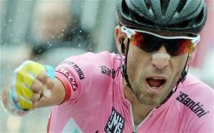 Un grande Nibali vince la crono ed ipoteca il Giro