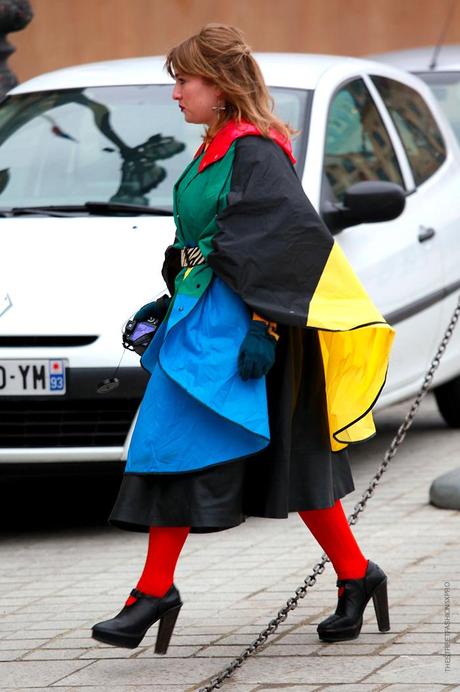 In the Street...Color block cape...Perfect for a rain day, Paris