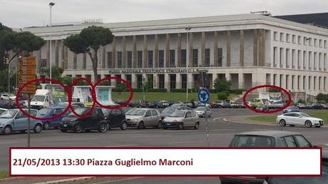 Assurdo il livello dell'emergenza vele pubblicitarie e Roma fa Schifo è l'unico organo d'informazione che se ne occupa. Perché? Aspettiamo l'incidente grave?