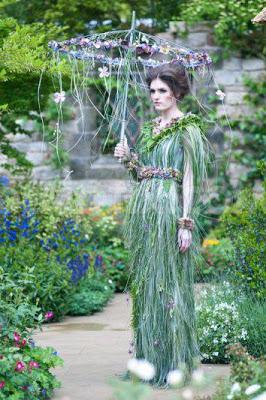 Zita Elze_vestito di fiori al Chelsea Flower Show 2013