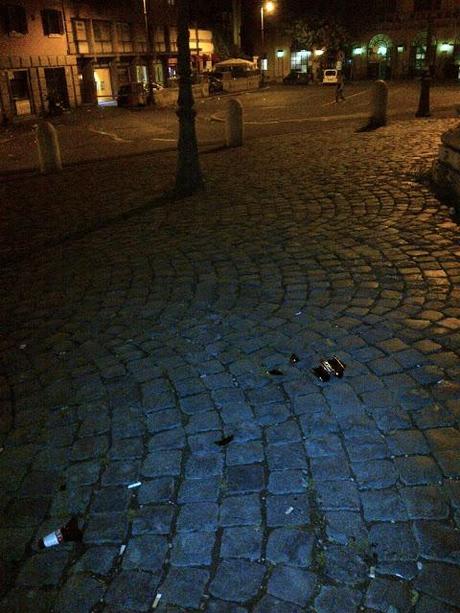 Cose mai viste. Piazzale Flaminio invasa ogni sera da un assordante squittio di sorci. Questo è il contesto dopo cena al cospetto della stupenda Porta del Popolo