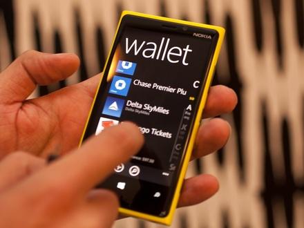 440x330-nokia-lumia-920-hands-on-wallet