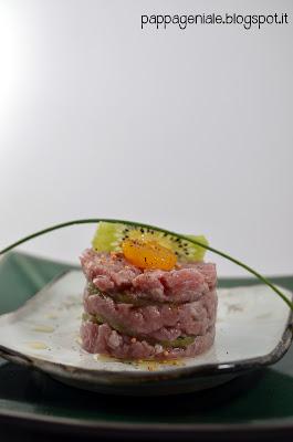 Tartare di carpaccio con uovo di quaglia marinato