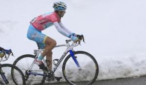 Stratosferico Nibali, vince sotto la neve e fa suo il Giro Stratosferico Nibali, vince sotto la neve e fa suo il Giro