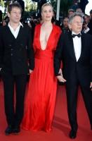 emmanuelle seigner - alexandre vauthier (scarpe christian louboutin)