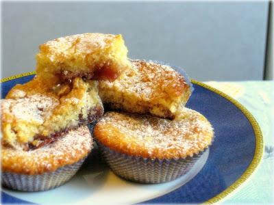 CUPCAKES CON CUORE MORBIDO DI MARMELLATA