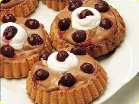 tortine con crema di cioccolato al kirsch