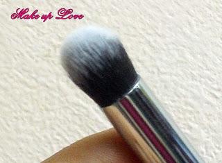 Zoeva brush 142 Concealer Buffer