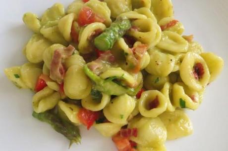 orecchiette asparagi e speck