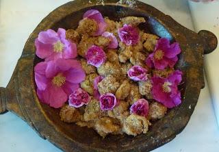 Montaione a tavola: Frittelle di rose / Pancakes with roses