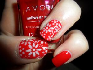 Nail Art White Daisies