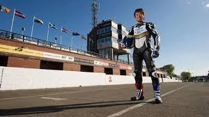  Motocilismo: Il pilota giapponese Yoshinari Matsushita muore durante le qualifiche del Tourist Trophy, sale a quota 21 il numero di decessi su quel circuito