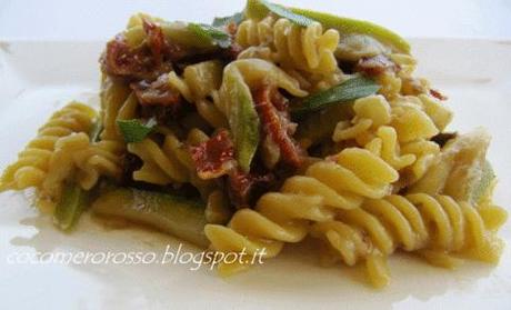 pasta zucchine e pomodori presentazione