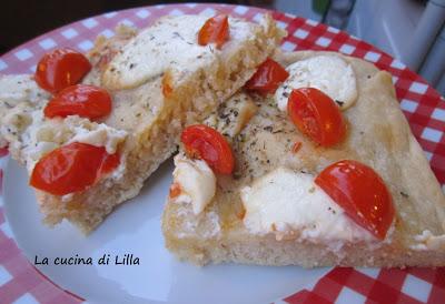 Pizza e pane: Focaccia allo stracchino e pomodorini con lievito madre 2