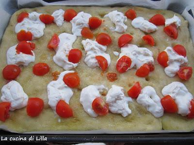 Pizza e pane: Focaccia allo stracchino e pomodorini con lievito madre 2