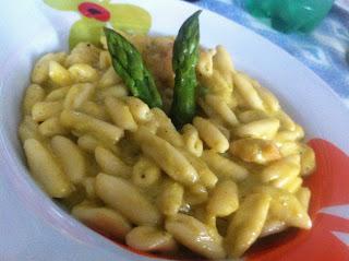 Cavatelli con crema di asparagi e gamberetti