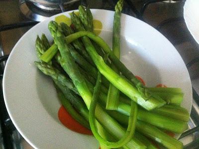 Cavatelli con crema di asparagi e gamberetti