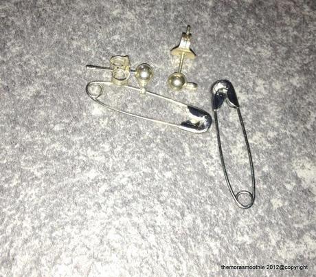 Earrings with safety pins inspired by Tom Binns