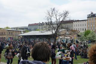 Un inguaribile viaggiatore alla festa del primo maggio a Berlino