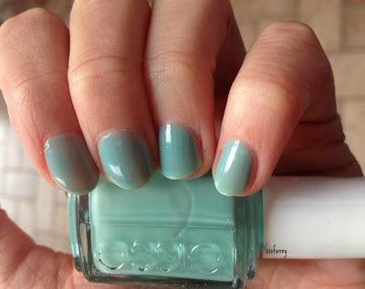 [Review]: ESSIE - Turquoise&Caicos; 98 and Forever Yummy 57