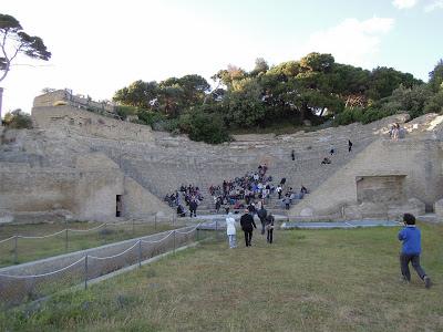 Suggestioni all'imbrunire al parco archeologico Pausilypon di Napoli