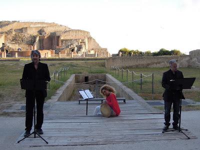 Suggestioni all'imbrunire al parco archeologico Pausilypon di Napoli