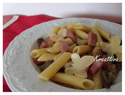 Penne con farfalline di formaggio e mortadella