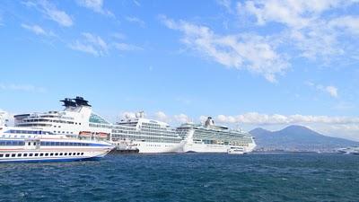 Porto di Napoli...S.O.S burocrazia e menefreghismo