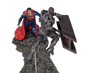 Man of Steel: Superman Vs. Zod per Dc Collectibles