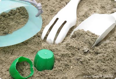 Set da spiaggia riciclando flaconi dei detersivi