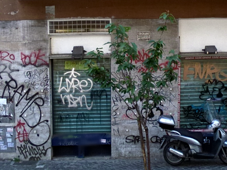 Secondo Andrea questa è arte, mica degrado o vandalismo. E non si capacita come mai noi non la si apprezzi. Glielo spiegate voi?