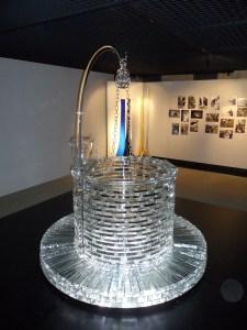 Il pozzo di cristallo, opera di artigiani di Colle Val d'Elsa esposto all'Archivio di stato per la FDW