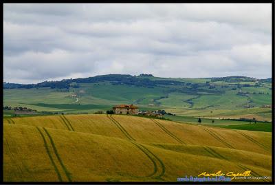 nuvole di pioggia sulla val d'Orcia