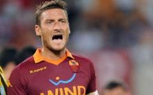 Totti diventa dirigente e cerca di convincere un grande ex per la panchina della Roma