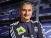 Mourinho saluta tifosi Real Madrid