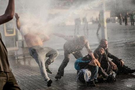 Istanbul, la cruenta battaglia per i 600 alberi di Gezi Park