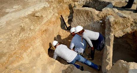 Scoperta tomba femminile a Vulci