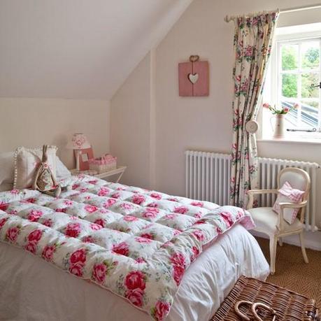 Pretty pink bedroom | Vintage country house | House tour | PHOTO GALLERY | Housetohome