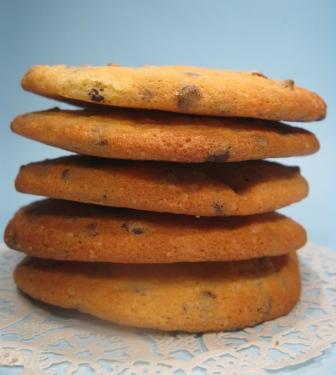 Oggi è domenica!!! Prepariamo  I Cookies alle gocce di cioccolato super morbidi