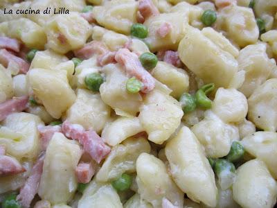 Gnocchi: Gnocchi di patate con piselli, pancetta e stracchino