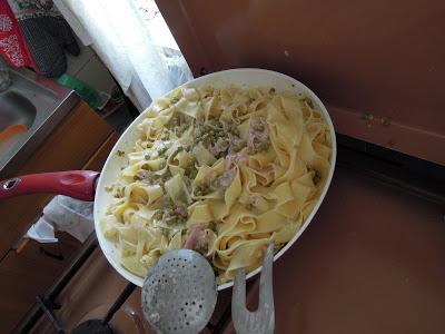 Tagliatelle panna prosciutto e piselli